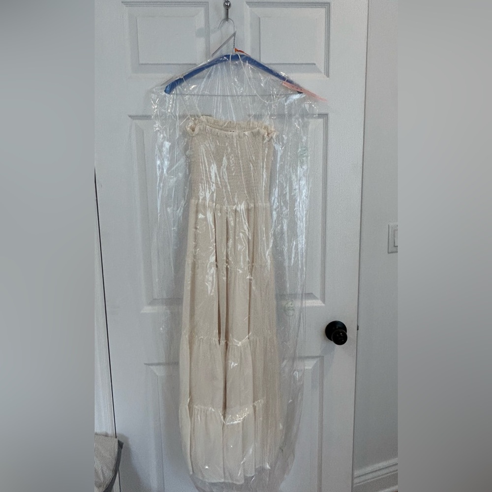 Reformation Nira Dress, Ivory, Size Small. - Picture 3 of 4